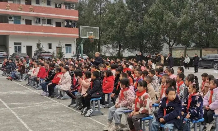 守护‘睛’彩世界 点亮光明未来，万州爱尔科普团队走进巫溪